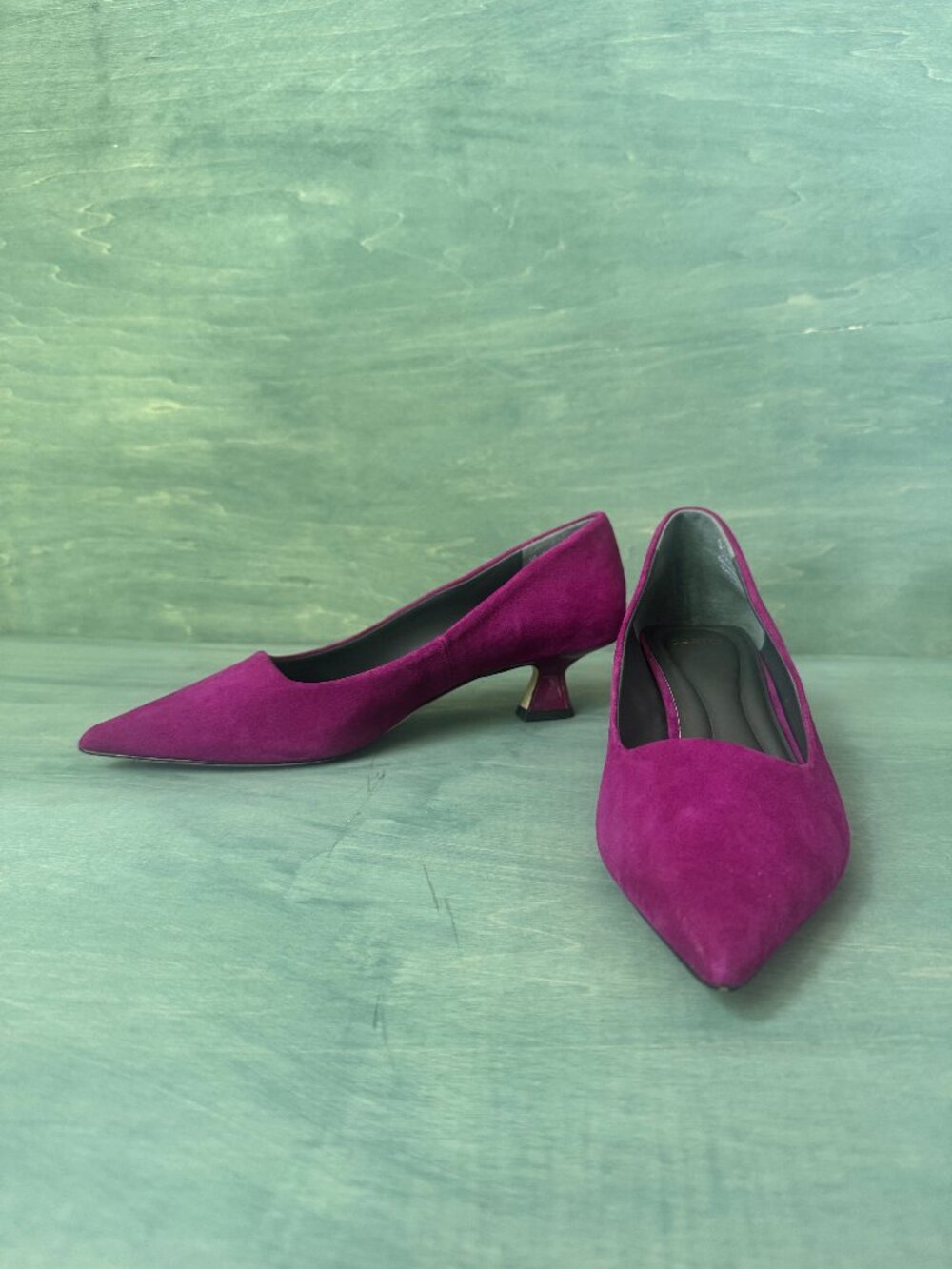 NWOT Sarto Diva Suede Pointy Toe Flared Kitten Heel, Fuchsia / Magenta- US 9